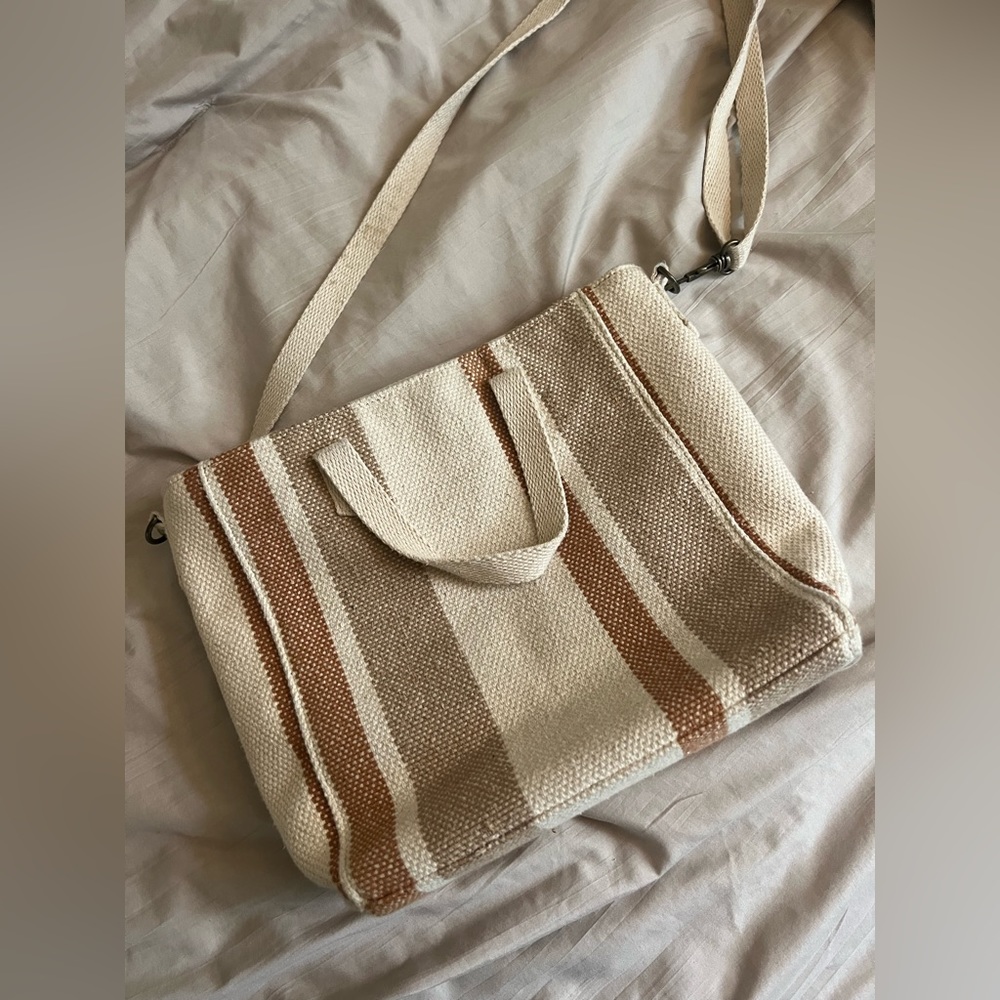 Universal Threads Neutral Tote